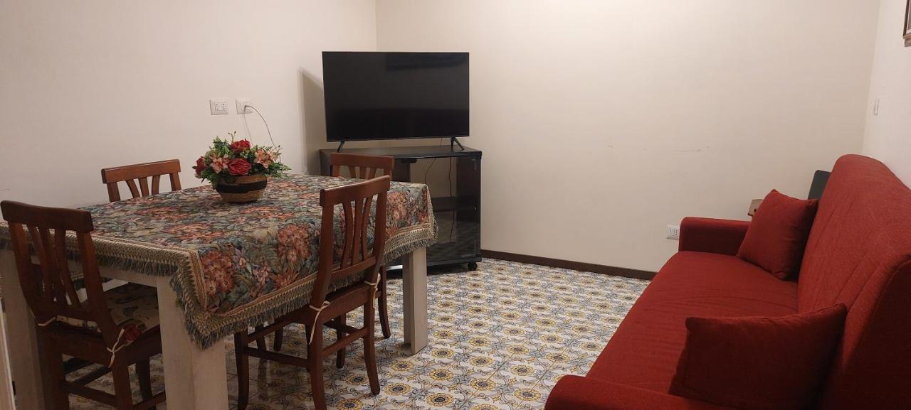 Appartamento Da Miriam ลิโด ดิ ออสเตีย ภายนอก รูปภาพ