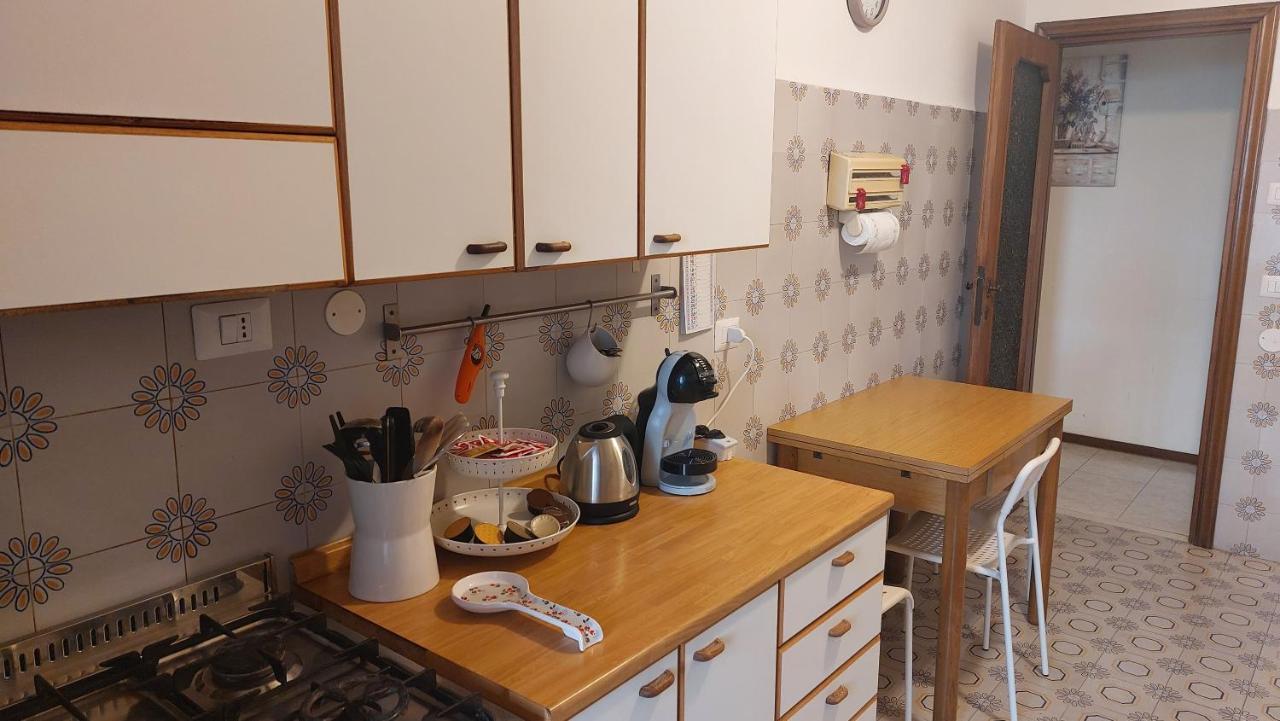 Appartamento Da Miriam ลิโด ดิ ออสเตีย ภายนอก รูปภาพ